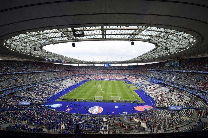 La policía detona un coche sospechoso en las inmediaciones del estadio de Saint Denis