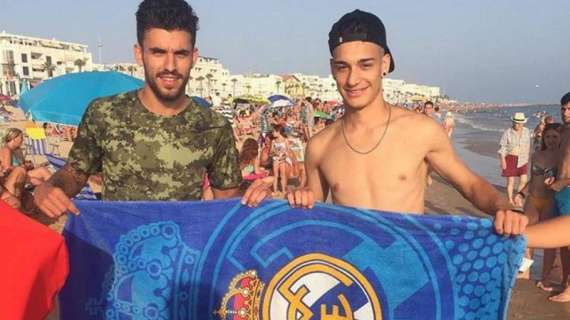 FOTO - Ceballos luce sus nuevos colores como madridista: su primera fotografía en la playa de Rota