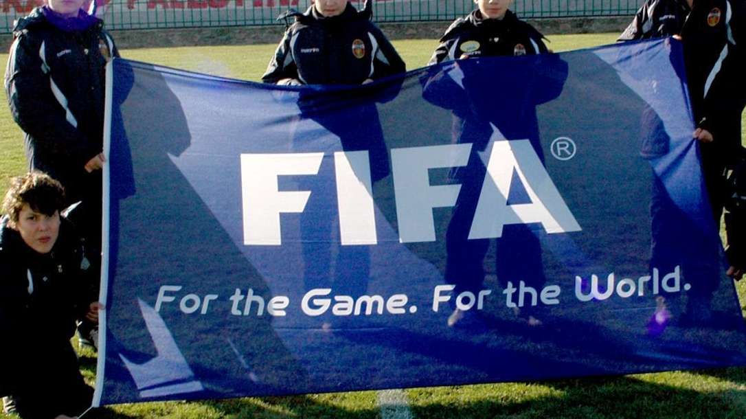 Los dirigentes de la UEFA piden a Blatter eliminar la corrupción