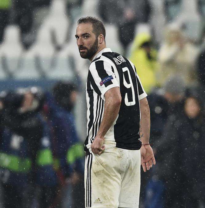 AS - Los cifras de Higuaín, desde su marcha, señalan Benzema