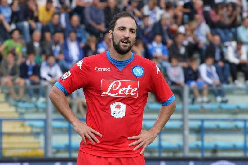 Higuaín: "Me quedo para llevar al Nápoles a la Champions"