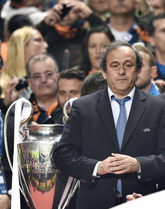 Platini, a Casillas: "Siempre que te veo es para entregarte un trofeo"