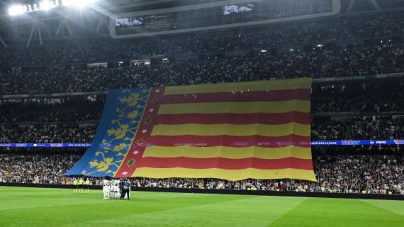 Senyera gigante en el Bernab&eacute;u