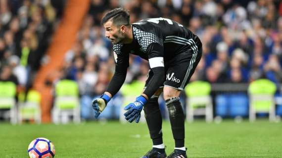 Adán debuta con el Atlético a lo grande: para tres penalties y anota el decisivo