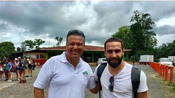 FOTO - Carvajal disfruta de las vacaciones en la tierra de Keylor Navas