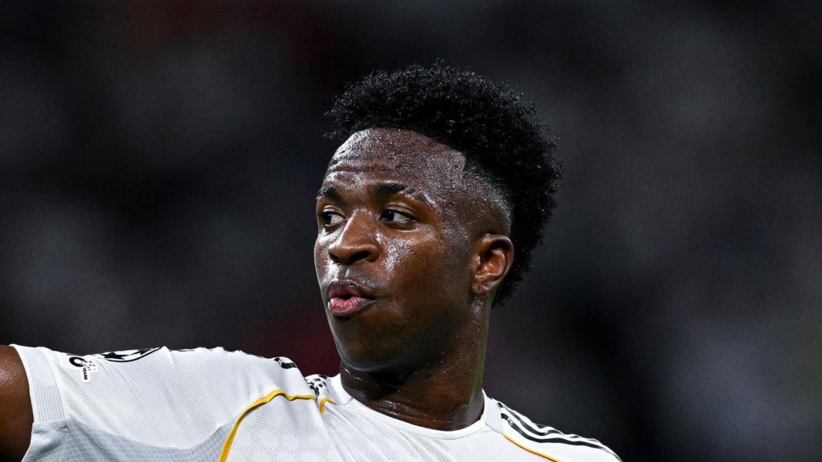 Bochorno en Albacete: un aficionado arroja un plátano a Vinicius