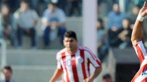 Roque Santa Cruz buscará seguir su racha de goles contra el Madrid