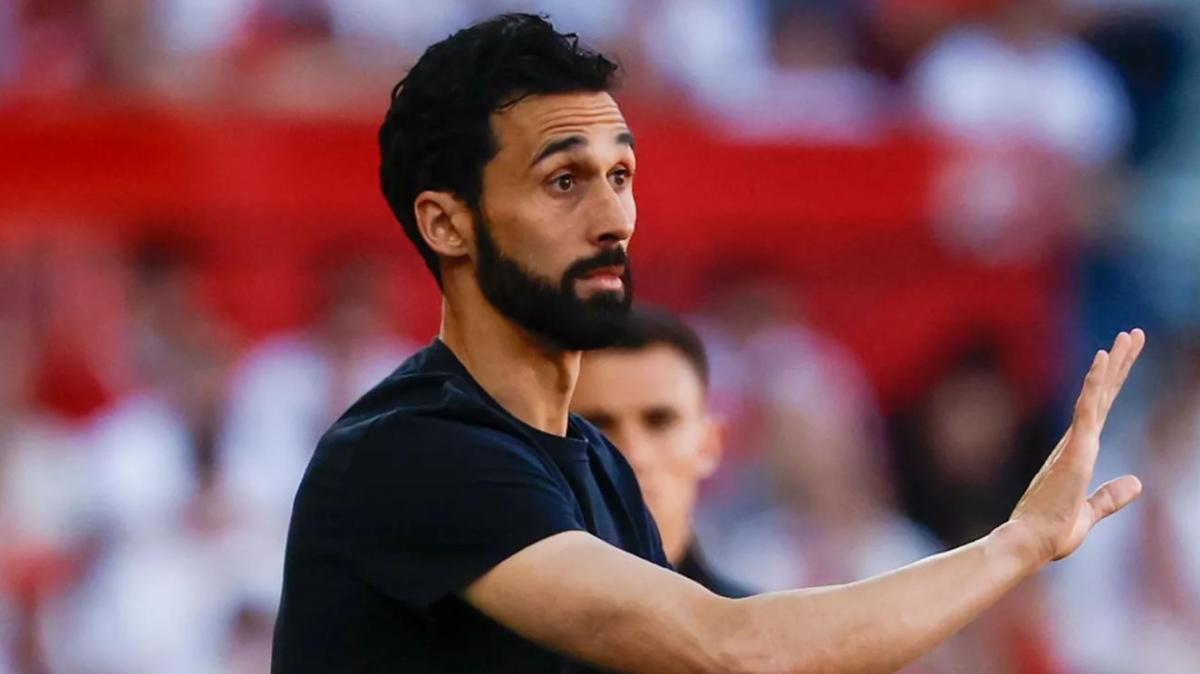 Mourinho provoca un baile de banquillos que daría trabajo a Arbeloa