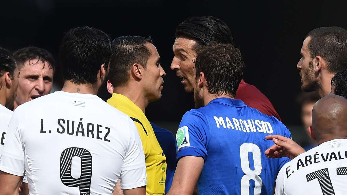 Adidas se plantea dejar de patrocinar a Luis Suárez tras su mordisco