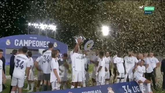 FOTO - ¡Así levantó el Real Madrid su 34ª Liga!