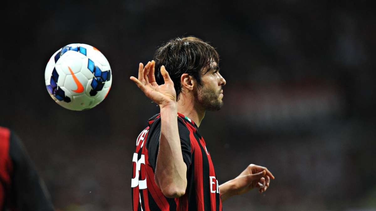 Kaká: "A corto plazo puedo añadir mucho a Brasil con mi ayuda táctica y técnica en el campo"