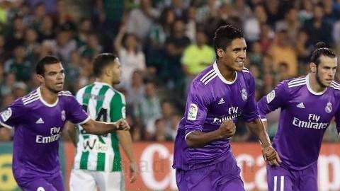 Gil Manzano concede el gol de Varane a Bale