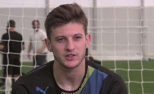 Express: El Liverpool quiere renovar a Lallana