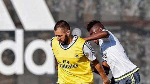Benzema, feliz de volver a entrenar con el Madrid