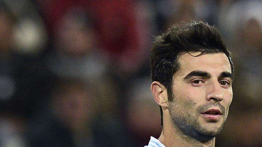 Albiol: "Lo de jugar de blanco o de rojo da igual, lo importante son los tres puntos"