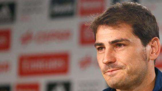 Casillas se despide solo, sin copas ni directivos