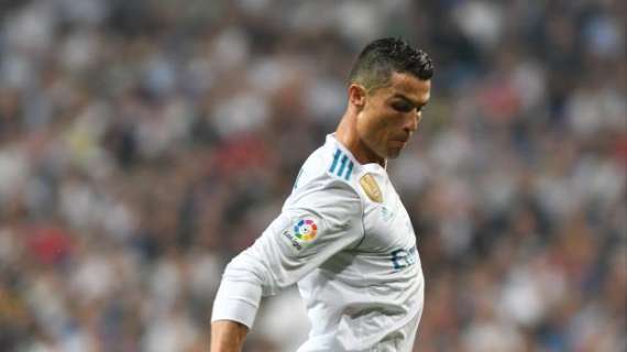 VÍDEO - Un aficionado le besa la bota a Messi y el Alvalade responde al unísono
