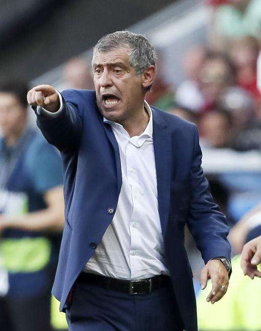Fernando Santos: "El altruismo de Cristiano como capitán es un ejemplo para el equipo"
