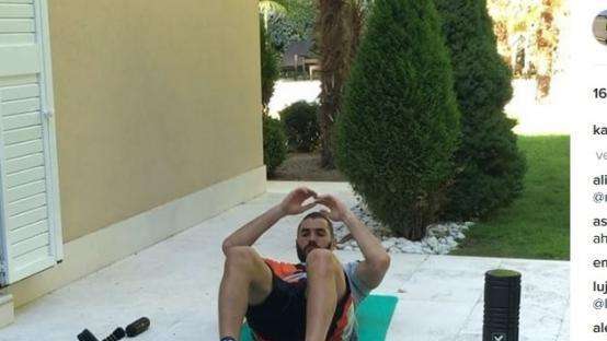 Benzema trabaja en casa para volver cuanto antes