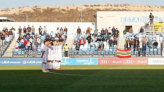 Minuto de silencio en el partido del Castilla por el fallecimiento de Zunzunegui