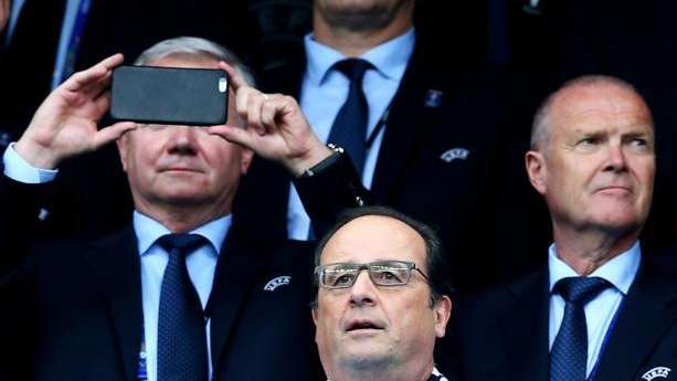 Hollande: "Benzema no es un ejemplo de moralidad"