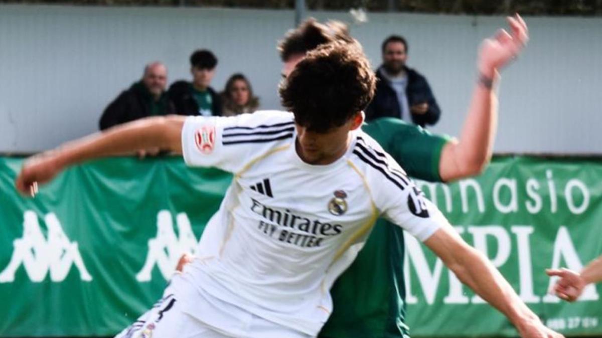 Arenteiro 2-2 Real Madrid Castilla | Roberto salva un empate con un final caótico y lamentable
