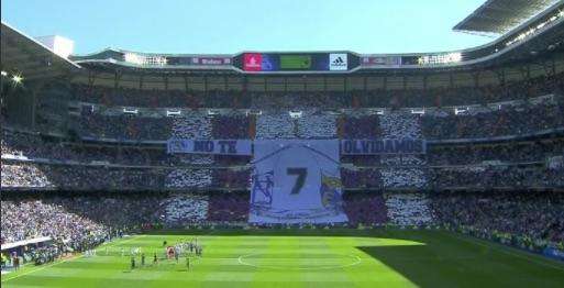 FOTO - El homenaje del Bernabeú a Juanito