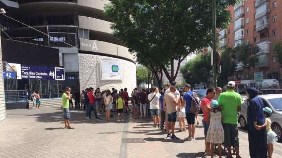 FOTO BD - Colas en el feudo madridista para comprar las últimas entradas del Trofeo Bernabéu