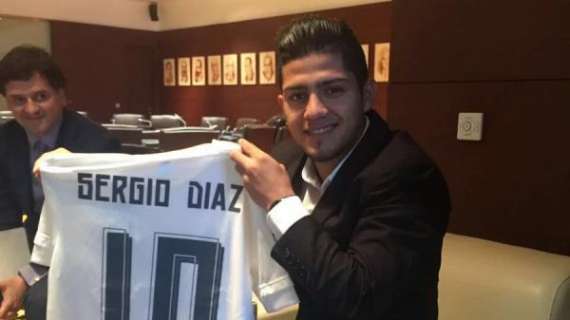 Sergio Díaz ya luce el '10' blanco