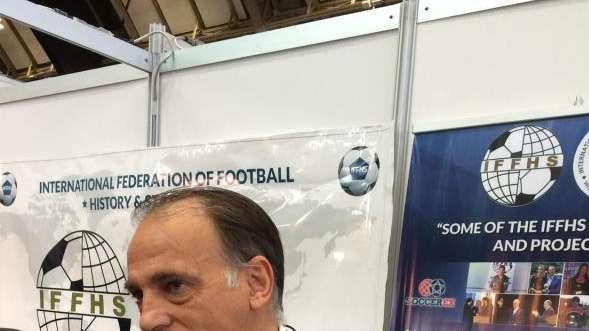 Tebas: "Hay que cambiar la norma sobre los traspasos de menores"