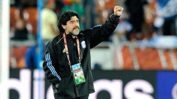 Maradona: "Figo tiene menos palabra que el amigo del Zorro"