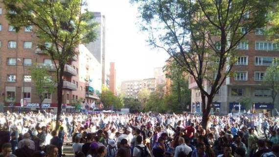 FOTO BD - Gran entusiasmo antes del clásico en Concha Espina para recibir al equipo