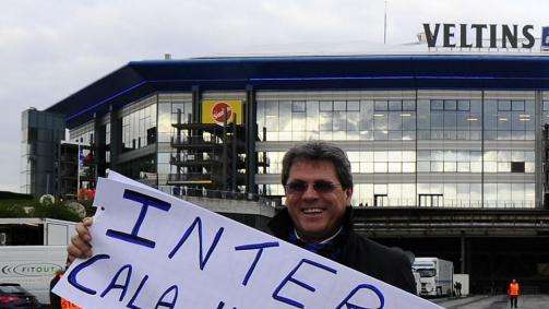 El césped del Veltins Arena, en mal estado