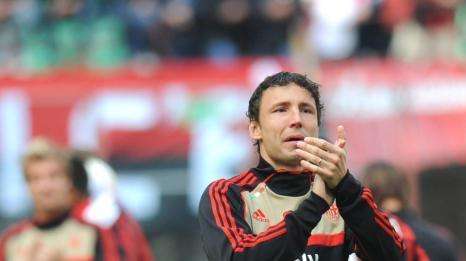 Van Bommel: "El Balón de Oro estará entre Messi y Neymar"