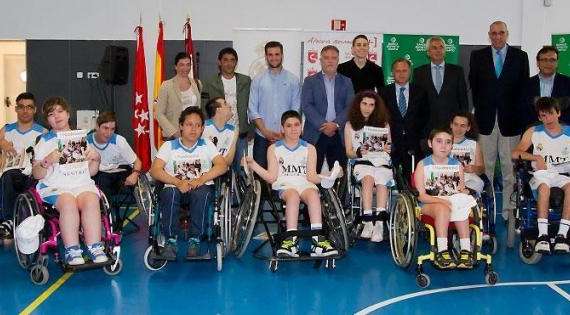 Nacho y Carroll visitaron la escuela de baloncesto en silla de ruedas