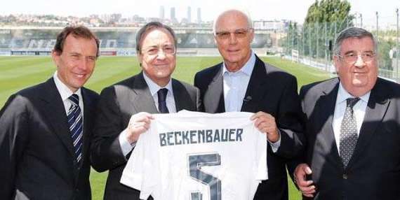 Beckenbauer visita el Bernabéu y la Ciudad Real Madrid