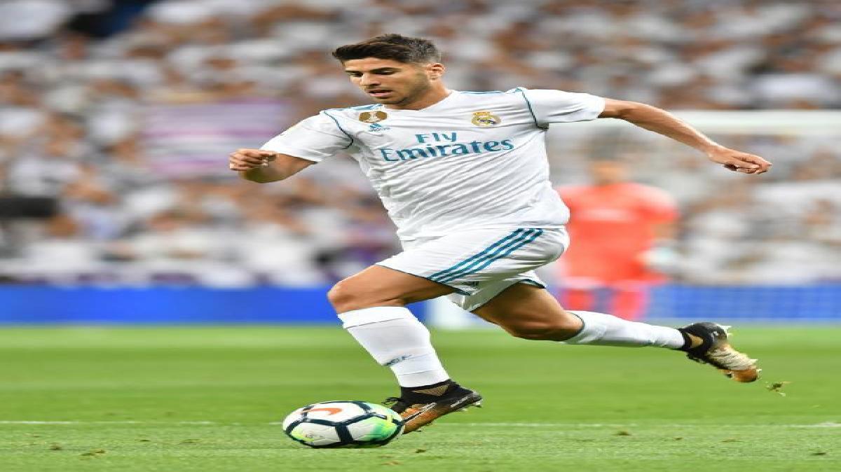 FOTO - Asensio presenta sus nuevas botas: \
