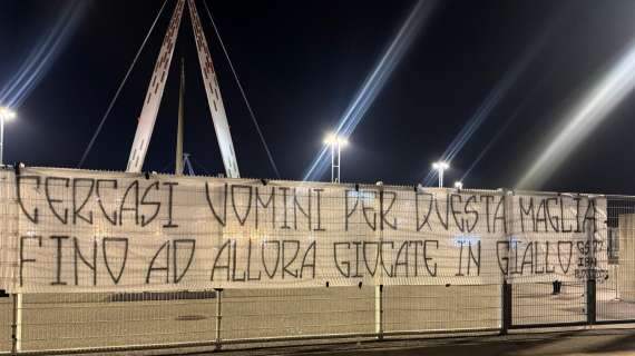 Il tifo organizzato contesta la Juve: ecco gli striscioni del Gruppo Storico Identità