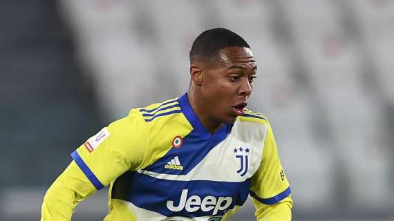La Juve cerca sistemazione ad Aké, intanto lui è rimasto alla Continassa