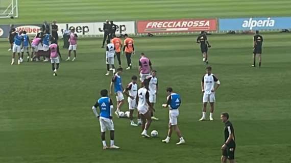 Juve al lavoro in vista del Real, Tudor e Vlahovic a colloquio durante la sessione