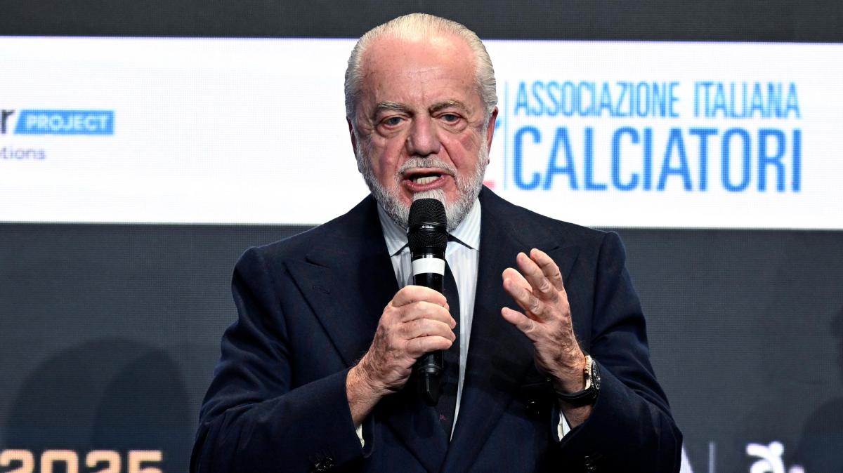 De Laurentiis: "Vedo persone che sono demotivate dal successo ma Conte no"