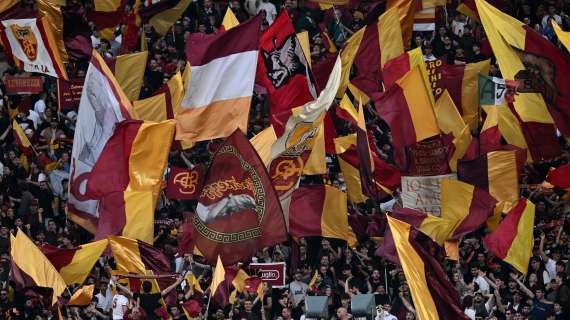 Papa Leone XIV saluta un tifoso a Genazzano: "Forza Roma"