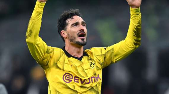 Borussia-Juventus, tutto lo stadio in piedi per l'addio al calcio di Hummels