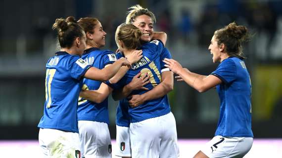 Foto di gruppo dell'Italia femminile, Gama: "Una squadra dentro e fuori dal campo"