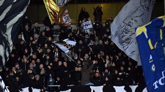 I tifosi della Juve non stanno nella pelle: cori e tanto entusiasmo per le strade di Bruges | VIDEO