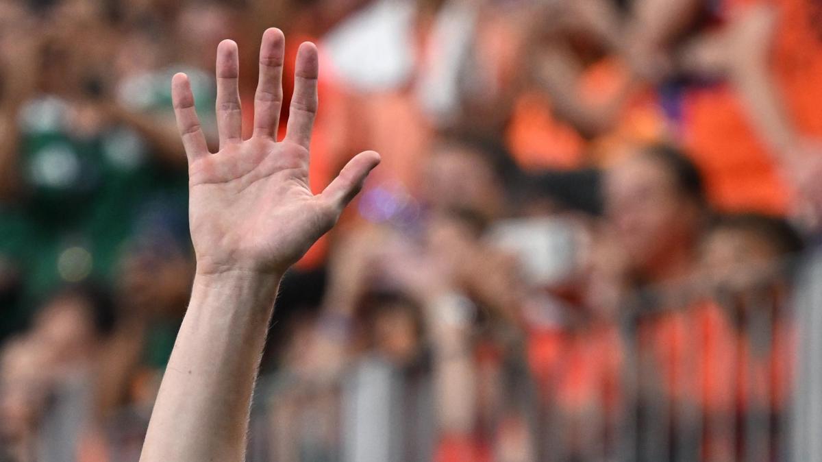 Koopmeiners partecipa alla festa Oranje: l'Olanda travolge la Svezia e vede i sedicesimi, la Juve osserva
