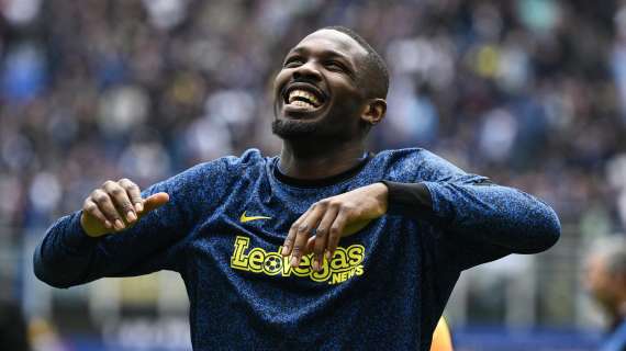 I Thuram protagonisti nella festa scudetto dell'Inter: Marcus vuole saltare a un coro anti Juve, ma Lilian gli dà uno schiaffo!