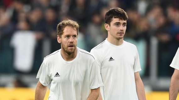 Leclerc, visita allo Stadium del pilota Ferrari e scambio di maglie con Paul Pogba