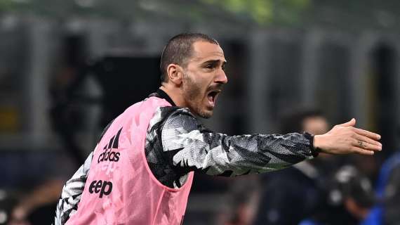 Bonucci in volo con la squadra verso Siviglia: supporterà il gruppo nella gara più importante della stagione