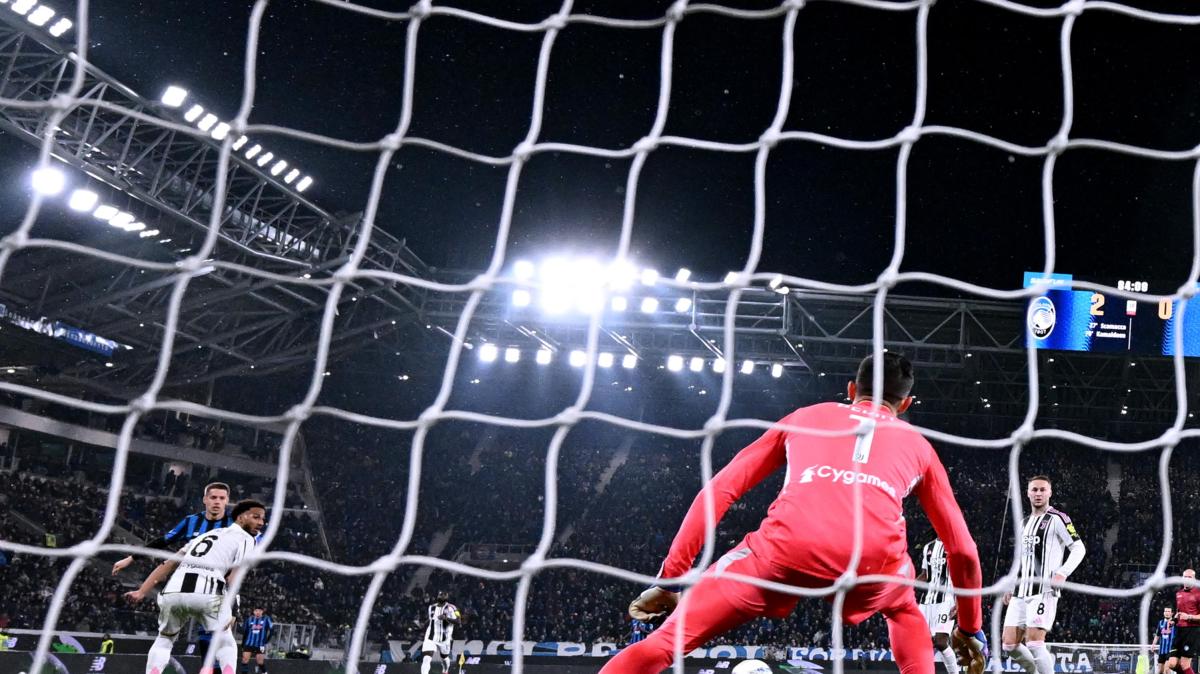 Cozzolino: "La Juve continua a subire qualsiasi decisione arbitrale al limite del ridicolo"